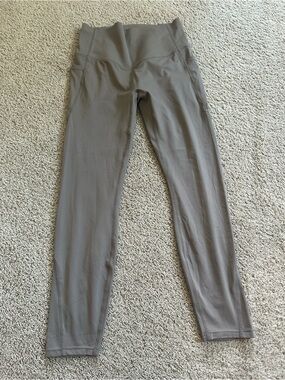 HALARA Mid-Rise Active Leggings.